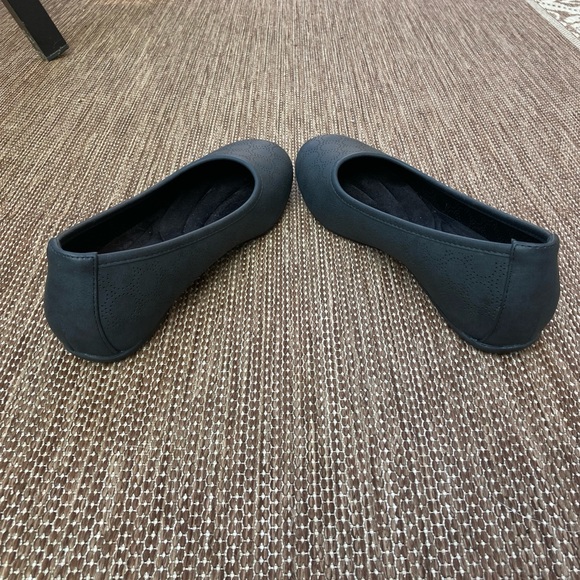 Easy Street Black Flats - Picture 5 of 8